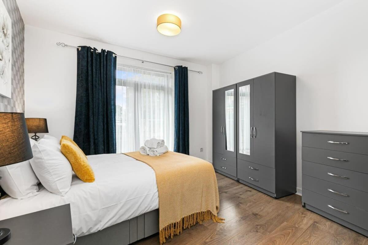 Spacious 1 Bedroom Apartment In Central Woking Eksteriør bilde