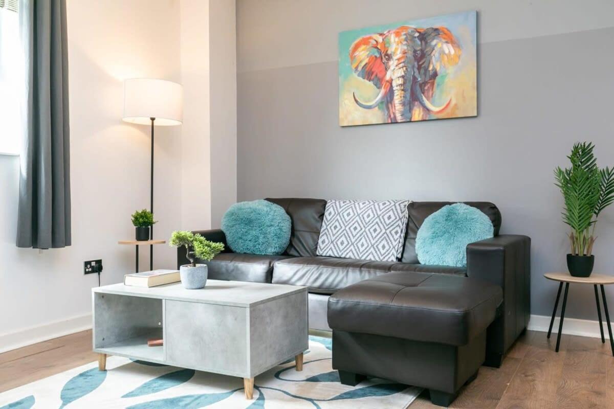 Spacious 1 Bedroom Apartment In Central Woking Eksteriør bilde